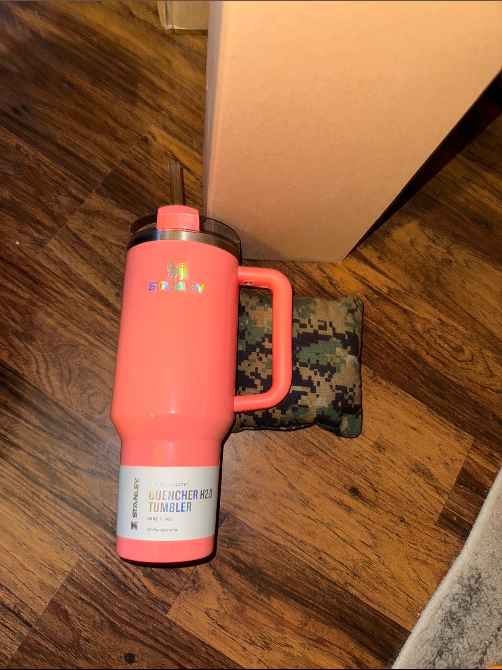 Stanley Quencher H2.0 Tumbler with Handle 40 oz in Pucker Peach